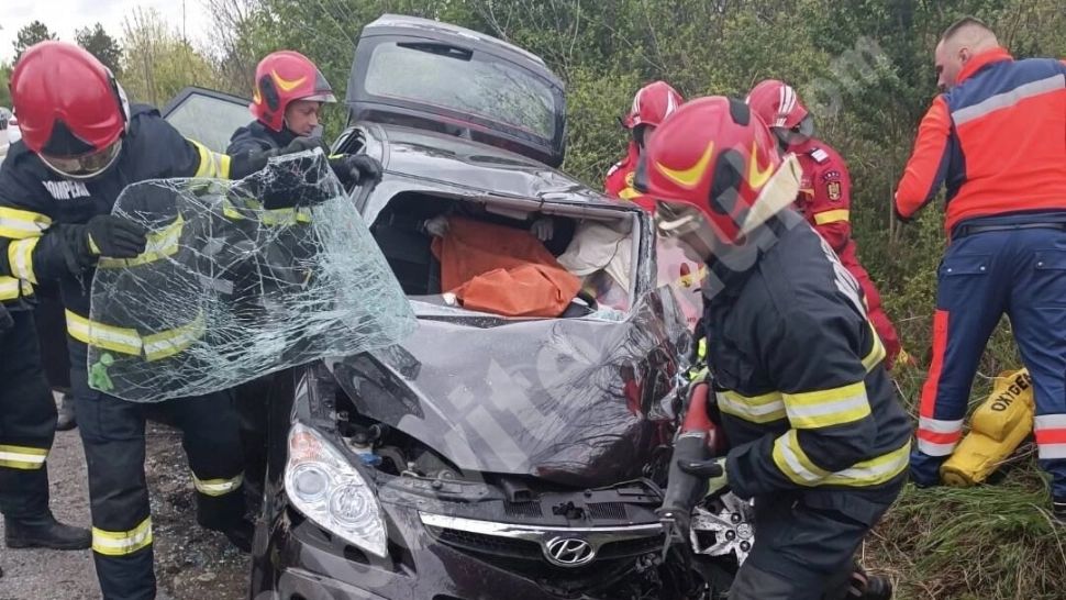 Accident între un TIR şi o mașină, în Dâmboviţa -un bărbat a murit, trafic blocat