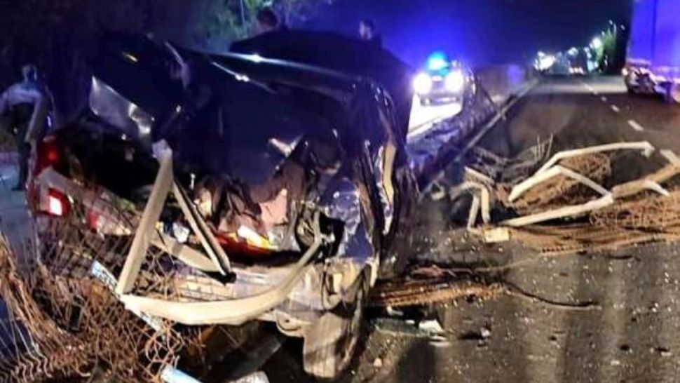 FOTO | Accident grav în Giurgiu, între un TIR și o mașină. Două tinere au fost rănite 