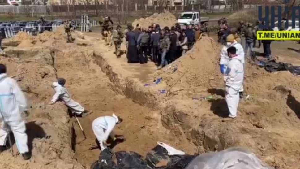 Zeci de cadavre au fost scoase dintr-o groapă comună, la Bucha