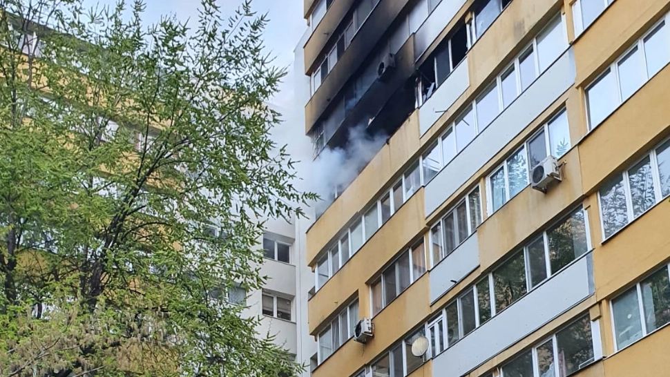 Incendiu violent, în Capitală, într-un apartament din zona Doamna Ghica - evacuarea locatarilor, blocată de fumul dens: 4 victime