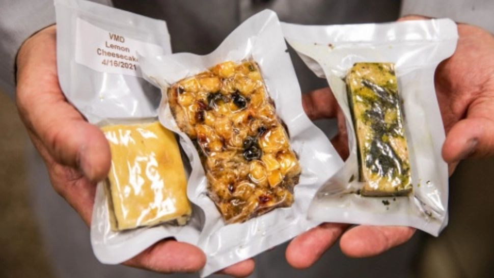 Nouă afacere în România: Mâncare de război, vândută ILEGAL pe internet. MApN avertizează