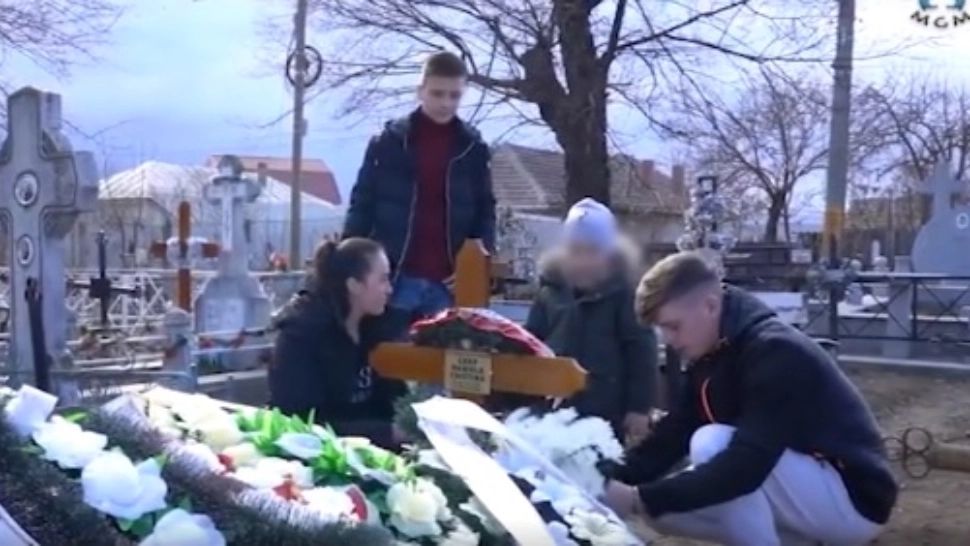 Povestea dramatică a 4  frați lăsați orfani de către tată