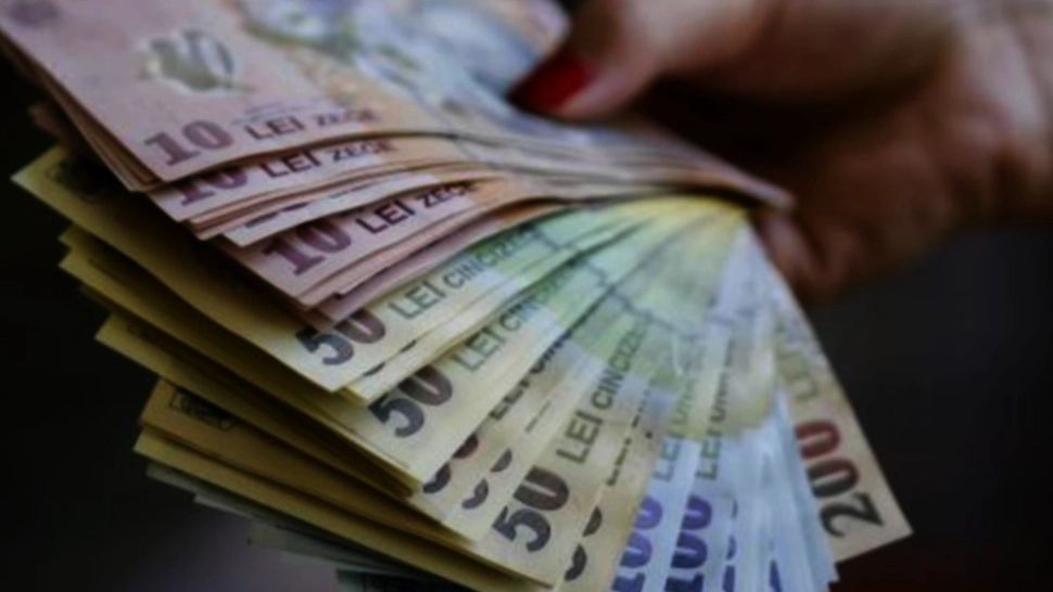 O primărie din Vâlcea, la mâna lăutarilor, de 9 ani - Soluția incredibilă: Microbuze școlare pentru datoria uriașă 