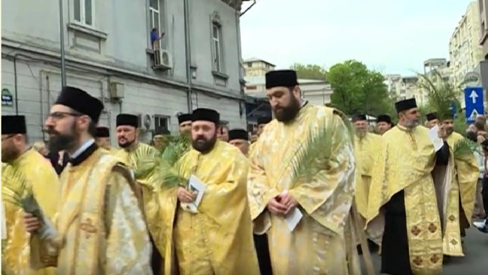 Mii de credincioși la pelerinajul de Florii. Oamenii sunt bucuroși să participe la procesiune, după anii grei de pandemie