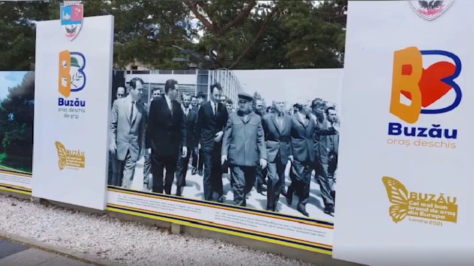 Imagini cu Ceaușescu, la expoziția unei primării din Buzău! Scandal URIAȘ
