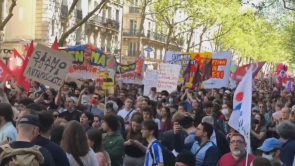 Proteste MASIVE împotriva extremei drepte, în Franța! Poliția a BLOCAT metroul