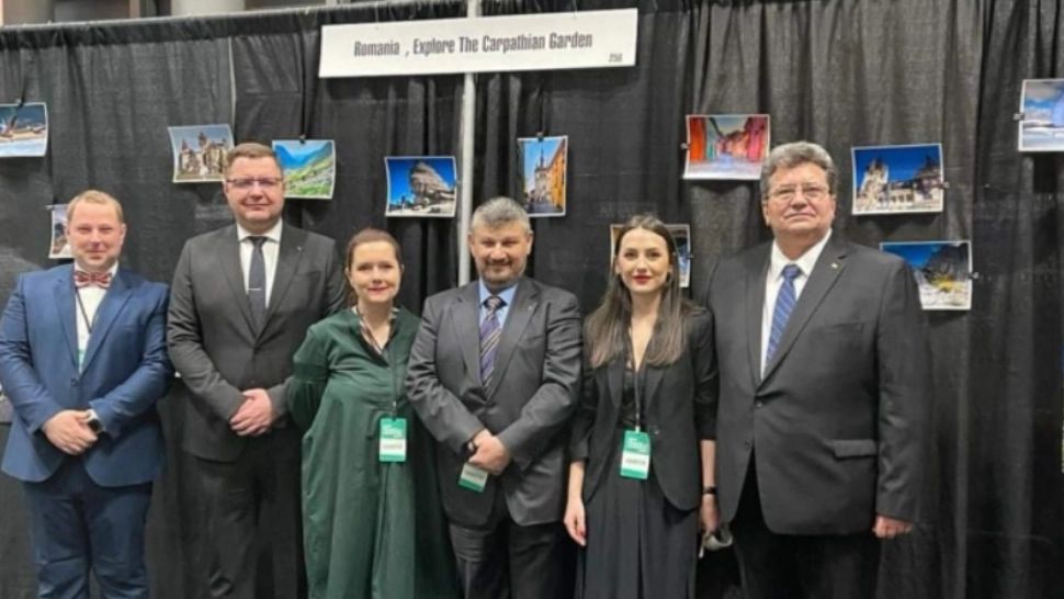 Stand de tot râsul al României, la Târgul de turism de la New York: mii de dolari pentru fotografii A4, lipite pe pânză. Reacția Ministerului Turismului