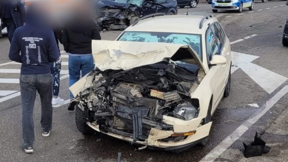 Accident grav, în jud. Suceava: 4 victime, după ce două mașini s-au ciocnit