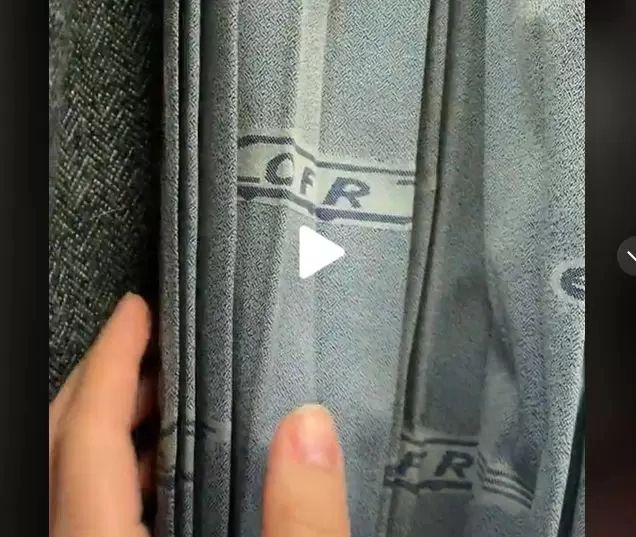 VIDEO – Surpriză într-un tren CFR – Ce se ascundea în spatele draperiei – Călătorii s-au bucurat când au văzut