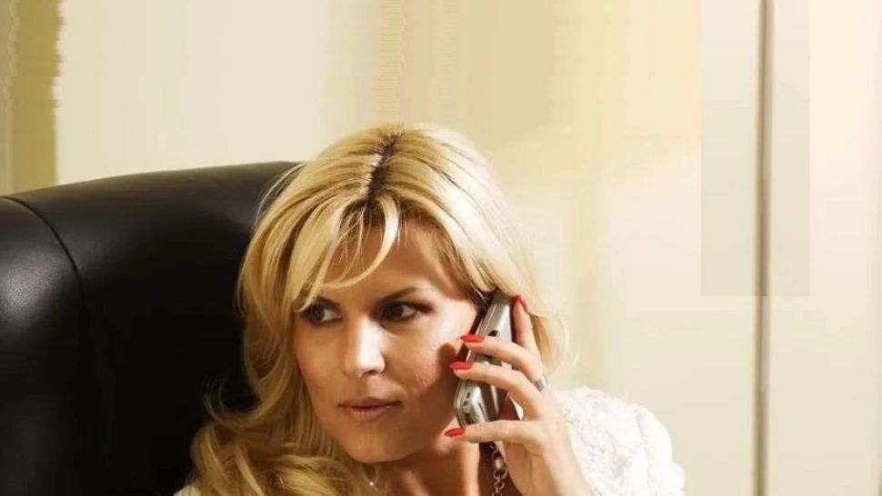 Zi decisivă pentru Elena Udrea. Îmbrăcat în doliu pentru Rudel Obreja, fostul ministru a ajuns în fața magistraților