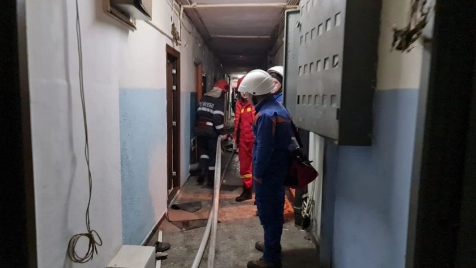 VIDEO - Explozie puternică, apartamente distruse la Constanța - Două persoane au ajuns la spital în stare gravă