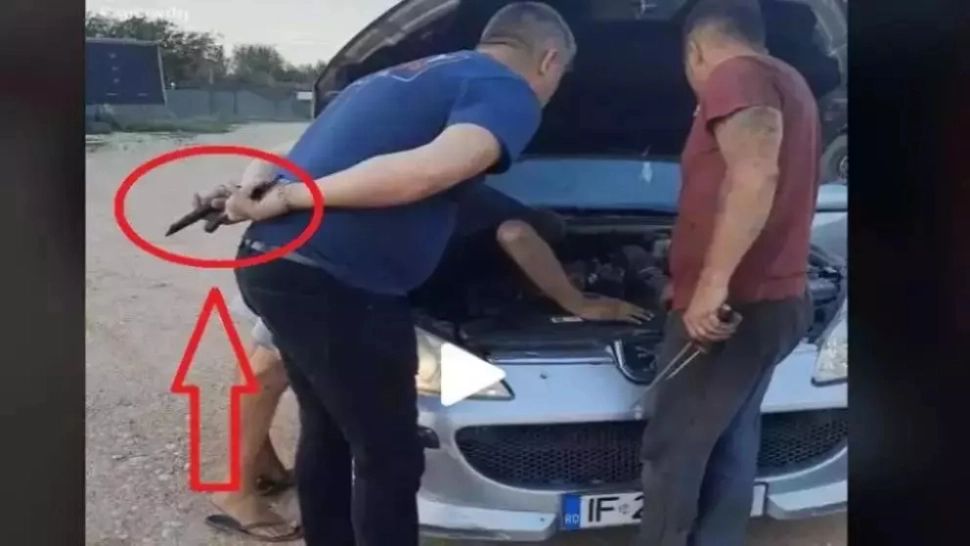 VIDEO – Mașina scotea un sunet ciudat și mecanicul și-a ieșit din minți pentru că nu înțelegea ce “bate” la motor – Farsă haioasă a unui român