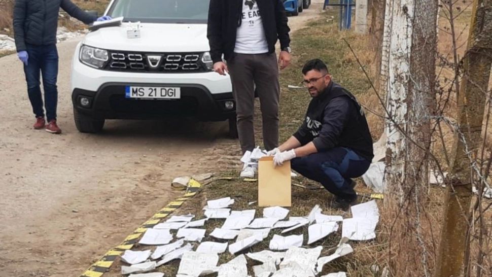 Sute de buletine de vot din Ungaria, găsite pe un câmp din județul Mureș - Anchetă uriașă