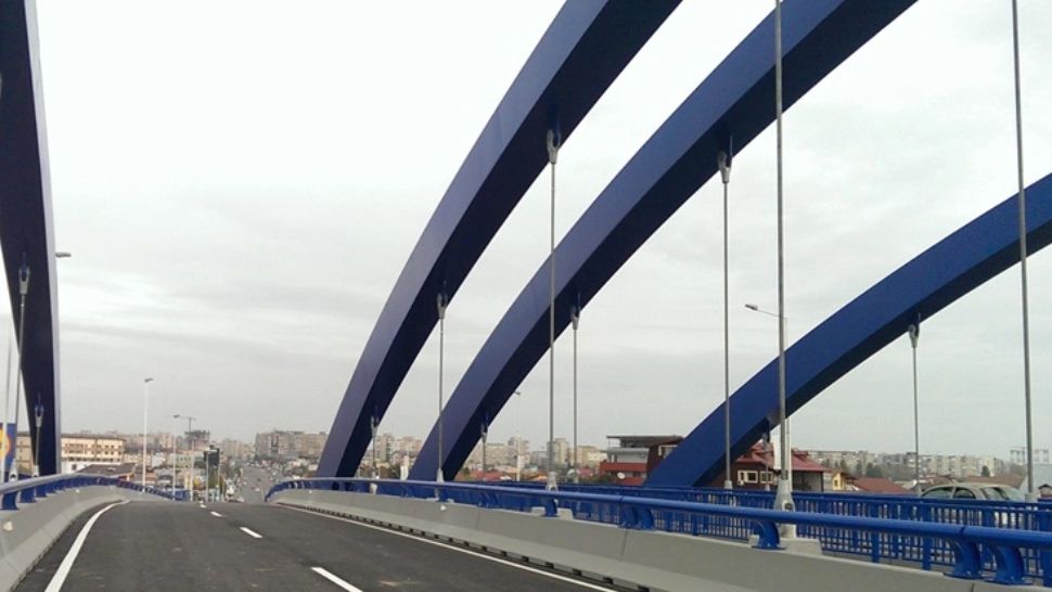 MOARTE suspectă în Capitală: un bărbat a căzut de pe pasajul de la Mihai Bravu