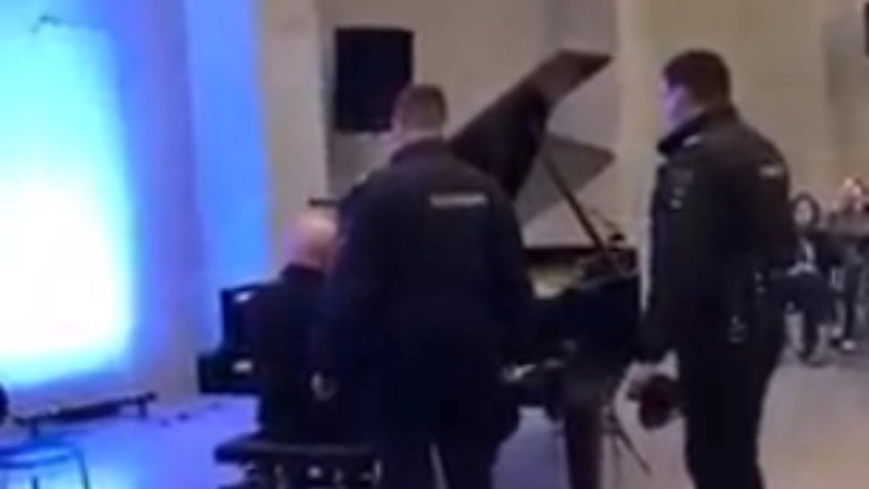 VIDEO Lui Putin îi place "marea cultură" la dubă. Concertul unui renumit pianist, oprit de poliție