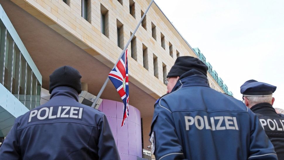Agent de securitate de la Ambasada Marii Britanii din Berlin, acuzat că a spionat pentru Rusia