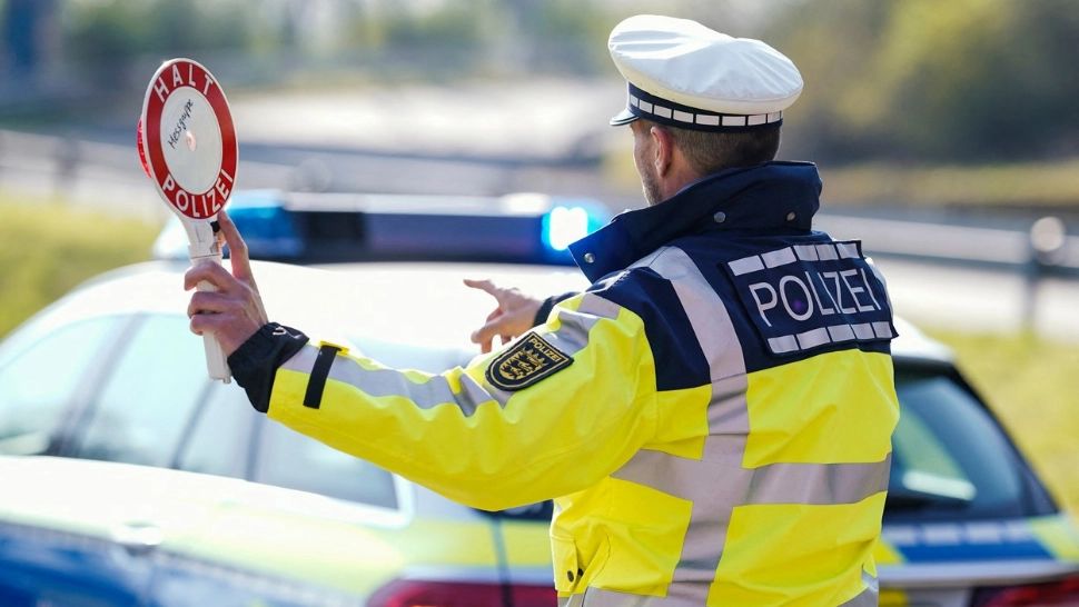 Un român și-a "uitat" soția pe o autostradă în Germania! Cum a reușit consoarta să dea de urmele bărbatului 