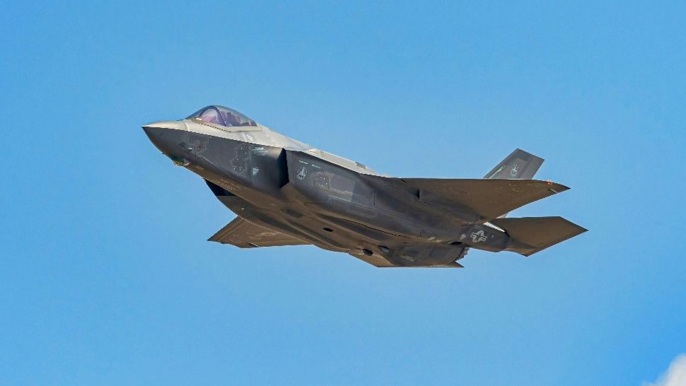 Avioane militare rusești, interceptate de NATO deasupra Mării Negre