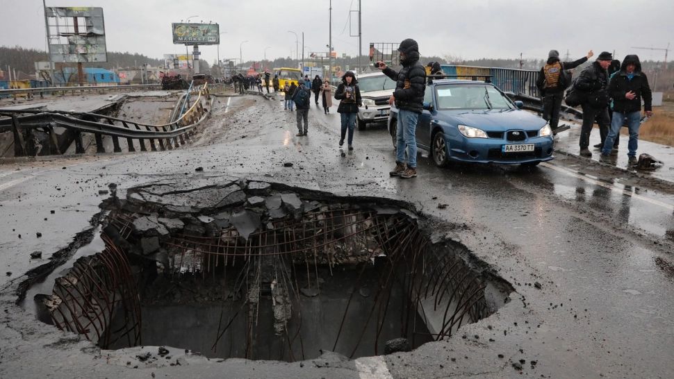 RĂZBOI Ucraina. ZIUA 46 - Peste 1.200 de cadavre în regiunea Kiev. Convoi imens de blindate în sud, aproape de Harkov.  LIVE TEXT