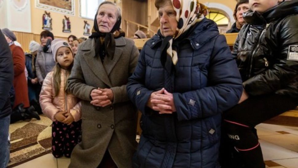 Ucrainenii, sfătuiți să urmărească slujba de Înviere din adăposturi, de teama atacurilor rusești  