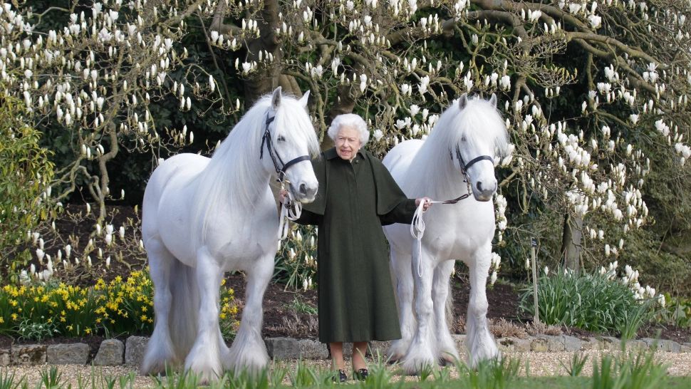 FOTO GALERIE Regina Elisabeta a II-a împlinește azi 96 de ani. Noi imagini de colecție 
