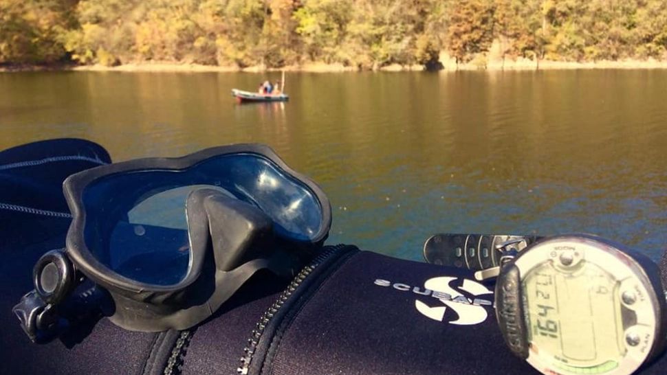 Copil de 2 ani, găsit în stop cardio-respirator într-un râu din Sibiu, după ce ar fi plecat de acasă. Băiatul a murit la spital