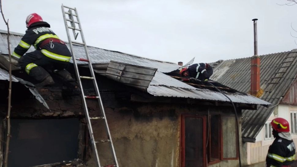 Tragedie în Botoşani. Un bărbat a murit într-un incendiu care i-a mistuit casa
