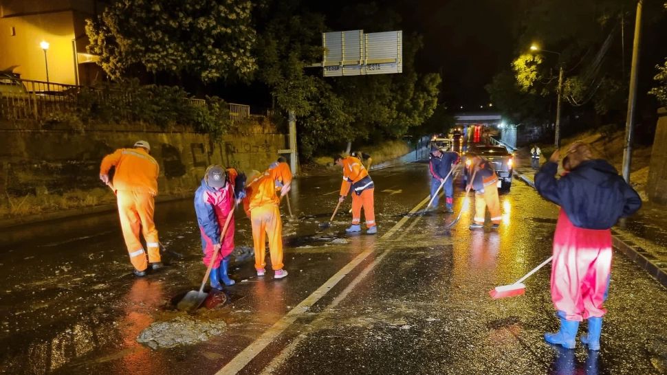 Craiova, sub ape! Orașul, complet inundat: circulația tramvaiului, întreruptă: au fost suspendate toate activitățile dedicate zilelor orașului
