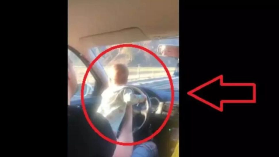 Șoferul filmat ținând un BEBELUȘ pe volan, în Vâlcea, s-a ales cu dosar penal: CINE este bărbatul și ce MĂSURI s-au luat împotriva lui