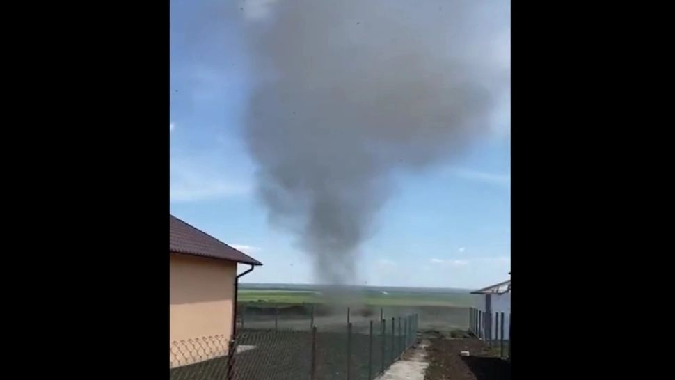 Fenomen meteo SPECTACULOS, surprins într-o localitate din județul Galați. Imagini INEDITE  - VIDEO