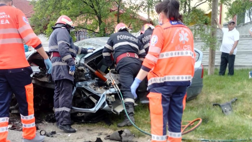 Accident teribil pe un drum județean din Vâlcea – 4 victime – FOTO
