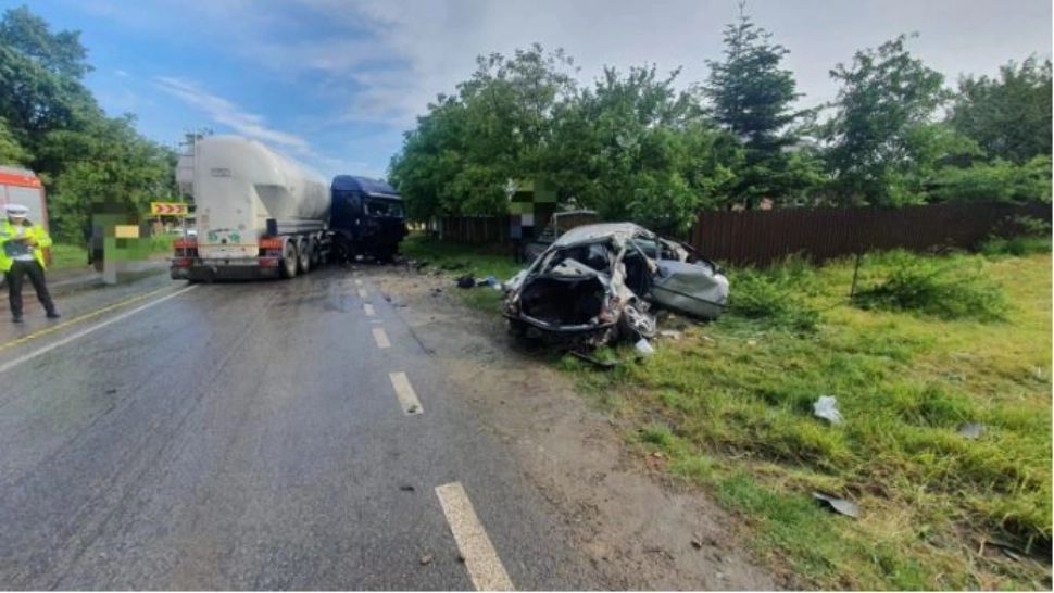 Accident ÎNGROZITOR, în Bacău! Două persoane au murit și o alta, grav rănită