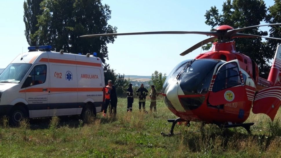 FOTO | Carambol cu 4 mașini în Prahova. O persoană a murit și o alta este încarcerată - A fost solicitat elicopterul SMURD