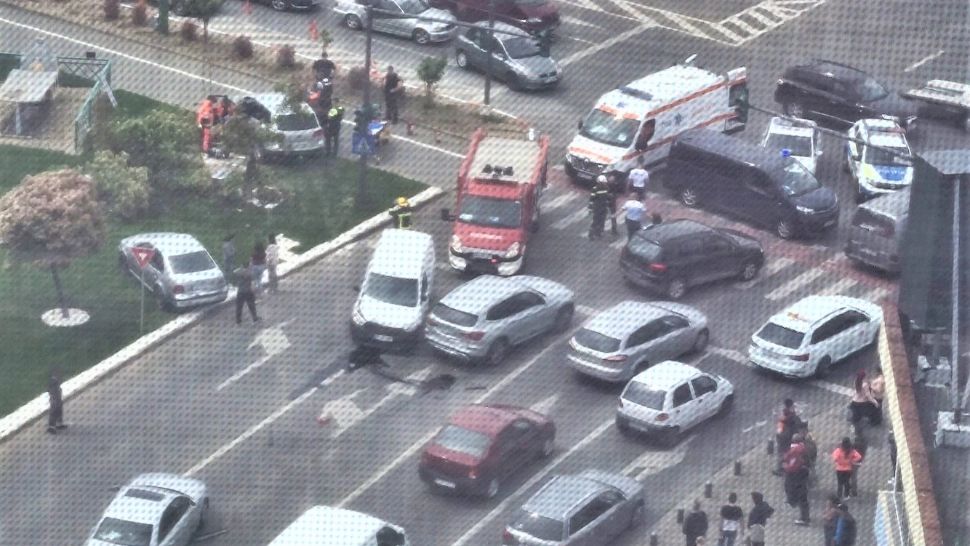 FOTO | Carambol cu 6 mașini în Arad. Unul dintre șoferi a murit – Trafic blocat