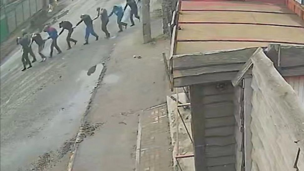 CRIME de război în Ucraina: Noi dovezi ale MASACRULUI din Bucha - Cel puțin 8 ucraineni, uciși cu sânge rece de ruși | VIDEO