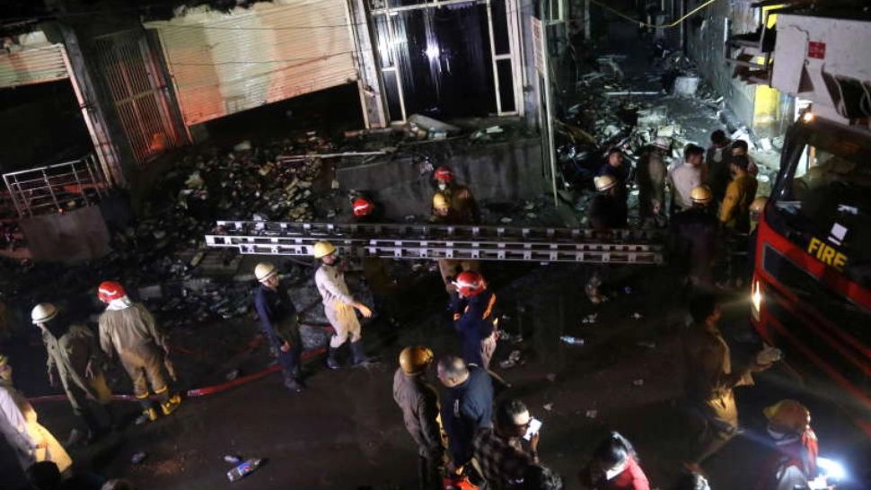 Zeci de persoane au murit într-un incendiu devastator în New Delhi - FOTO + VIDEO