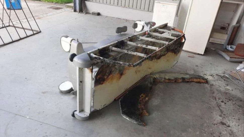 FOTO | Incediu suspect la subsolul Spitalului Județean din Timișoara. O targă medicală a fost cuprinsă de flăcări 