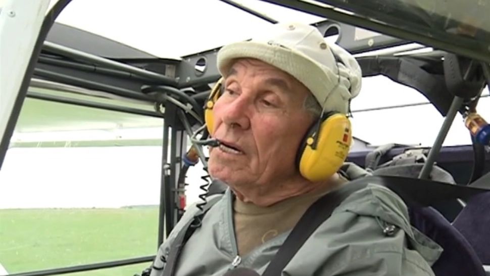 Pasiunea nu cunoaște limite. Viața de film a pilotului de 87 de ani