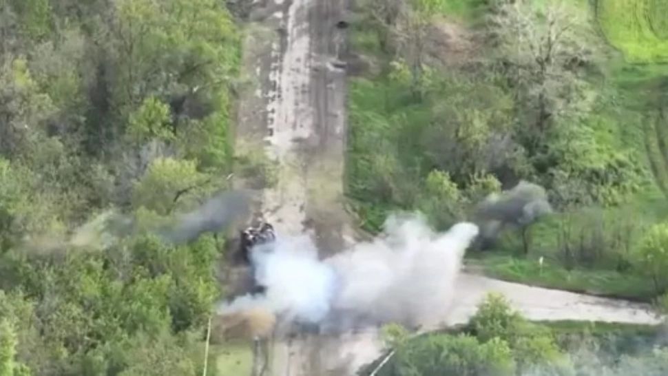 Tanc rusesc lovit de ucraineni la câțiva kilometri de granița cu Rusia - VIDEO