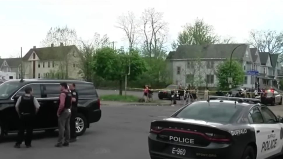 10 oameni, UCIȘI după un atac armat într-un supermarket din SUA. Scene ȘOCANTE - VIDEO