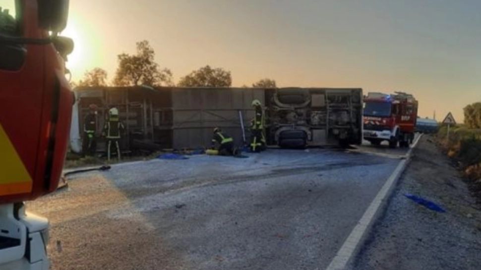 2 muncitori români au murit în Spania, într-un accident de autobuz. Alți 3, grav răniți -FOTO