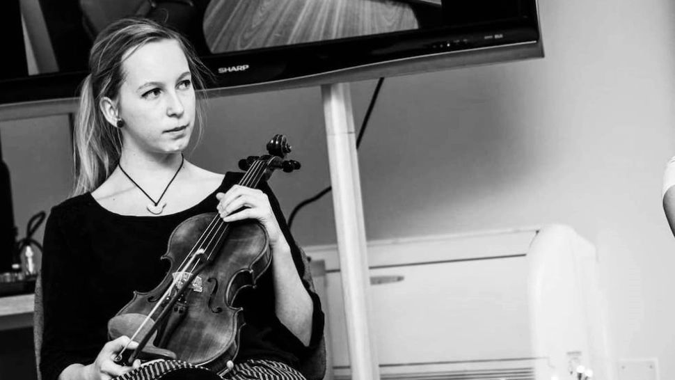 Cine este tânăra ucisă de iubit și aruncată în saci de gunoi, pe un câmp