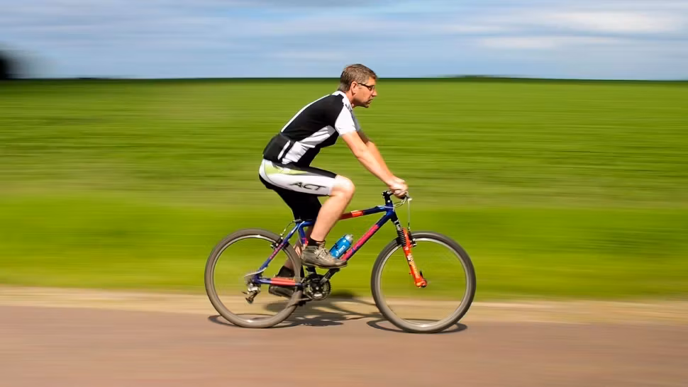 Un biciclist ucrainean a pedalat 7 ore încontinuu pentru a fugi din calea bombardamentelor