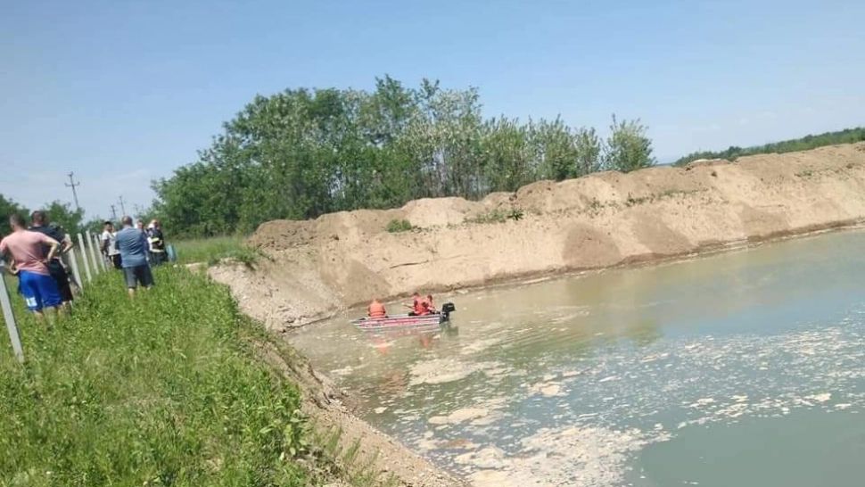 2 frați s-au înecat la scăldat, într-un lac din Vâlcea