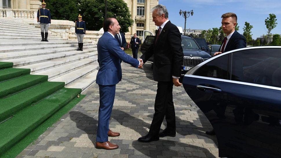 Florin Cîțu, întâlnire cu președintele Lituaniei: Discuții despre reconstrucţia Ucrainei şi creşterea sancţiunilor împotriva Rusiei 