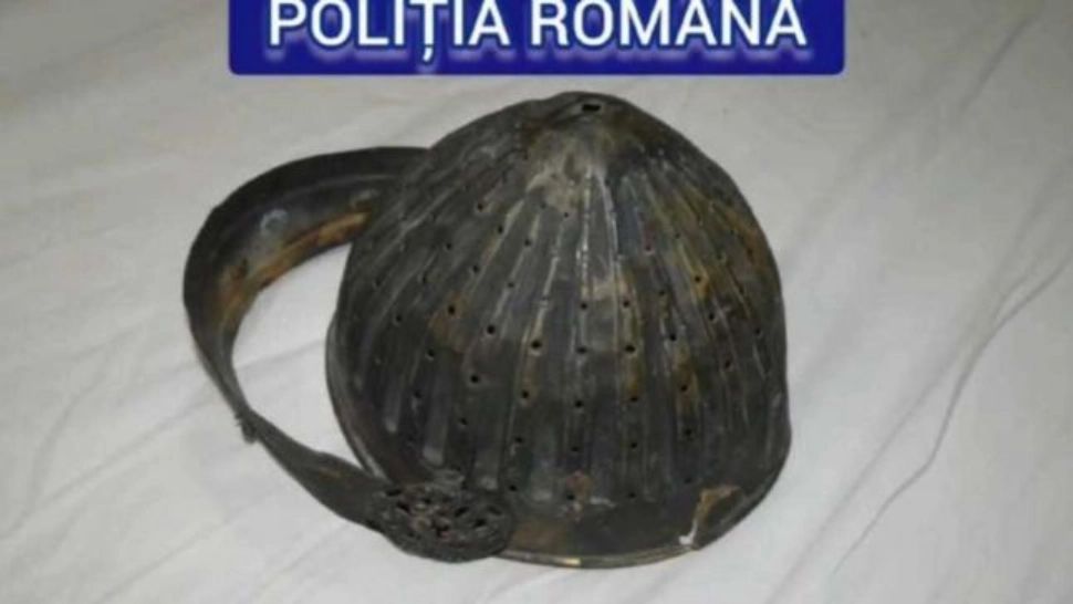 Gafa care va rămâne în istorie: coiful de patrimoniu găsit în Argeș este, de fapt, o jucărie