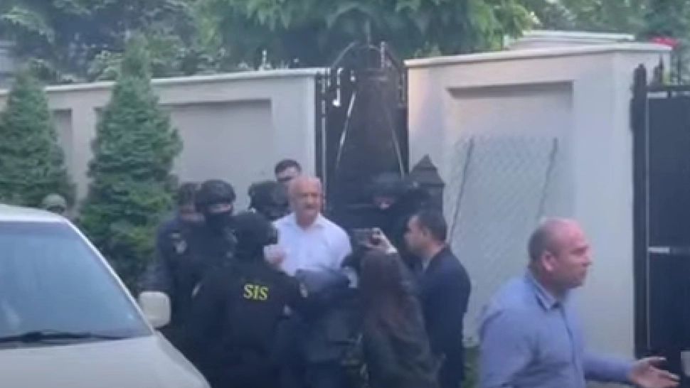 Igor Dodon, ridicat de mascați. Fostul președinte a fost reținut pentru 72 de ore - VIDEO