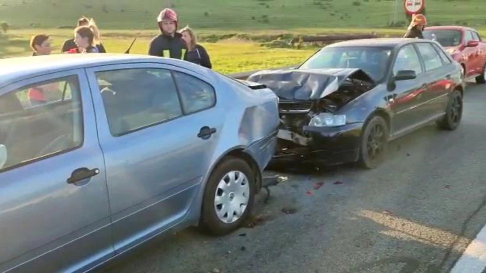 Carambol cu 4 mașini, în jud. Cluj: două persoane, duse de urgență la spital