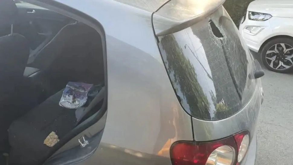 Elev de 14 ani, atacat cu un bolovan de un coleg, în fața școlii