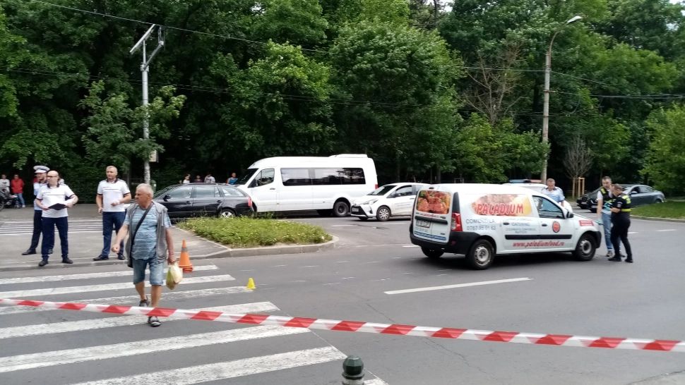 VIDEO  |  Un copil de 10 ani, spulberat pe trecerea de pietoni la doar câțiva metri de locul în care a fost accidentată mortal Raisa